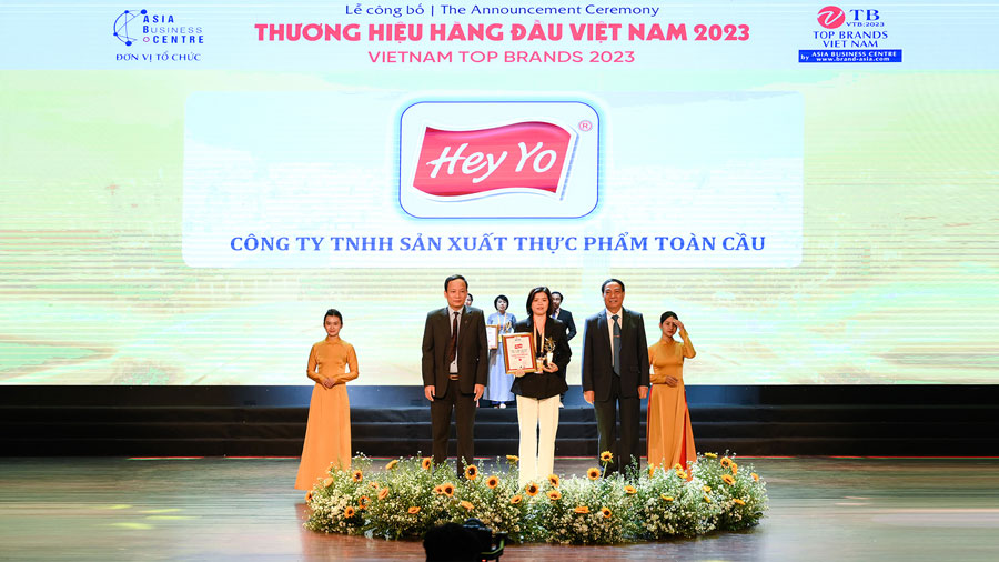 Hey Yo Foods được vinh danh trong Top 10 thương hiệu hàng đầu Việt Nam 