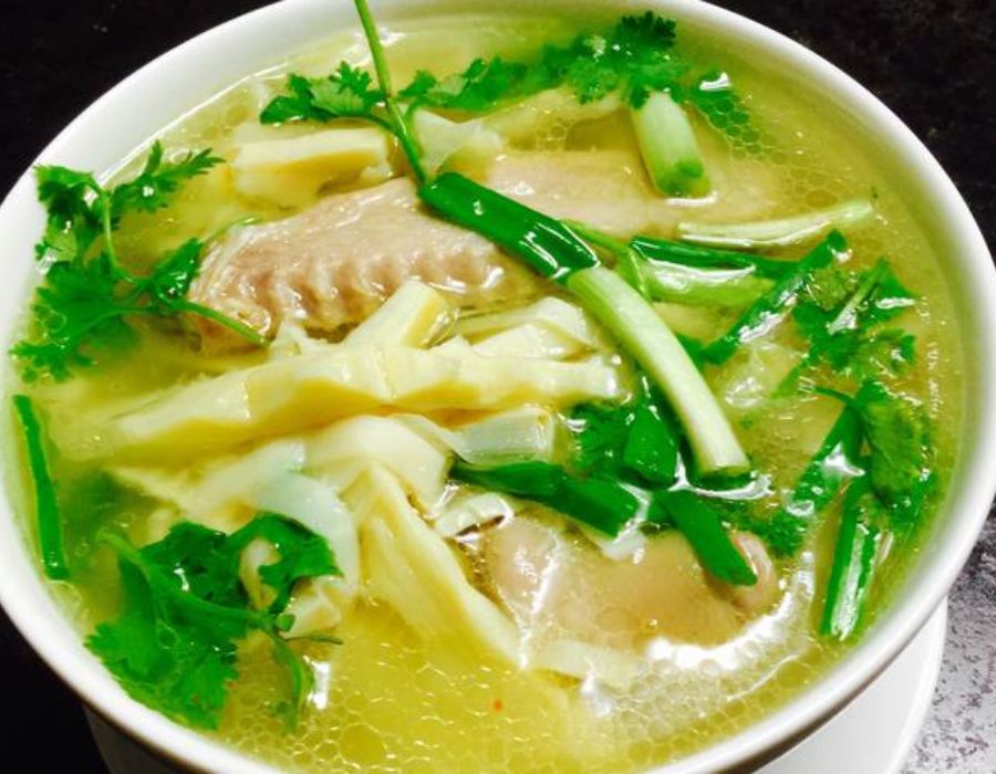 cách làm chân gà nấu canh măng