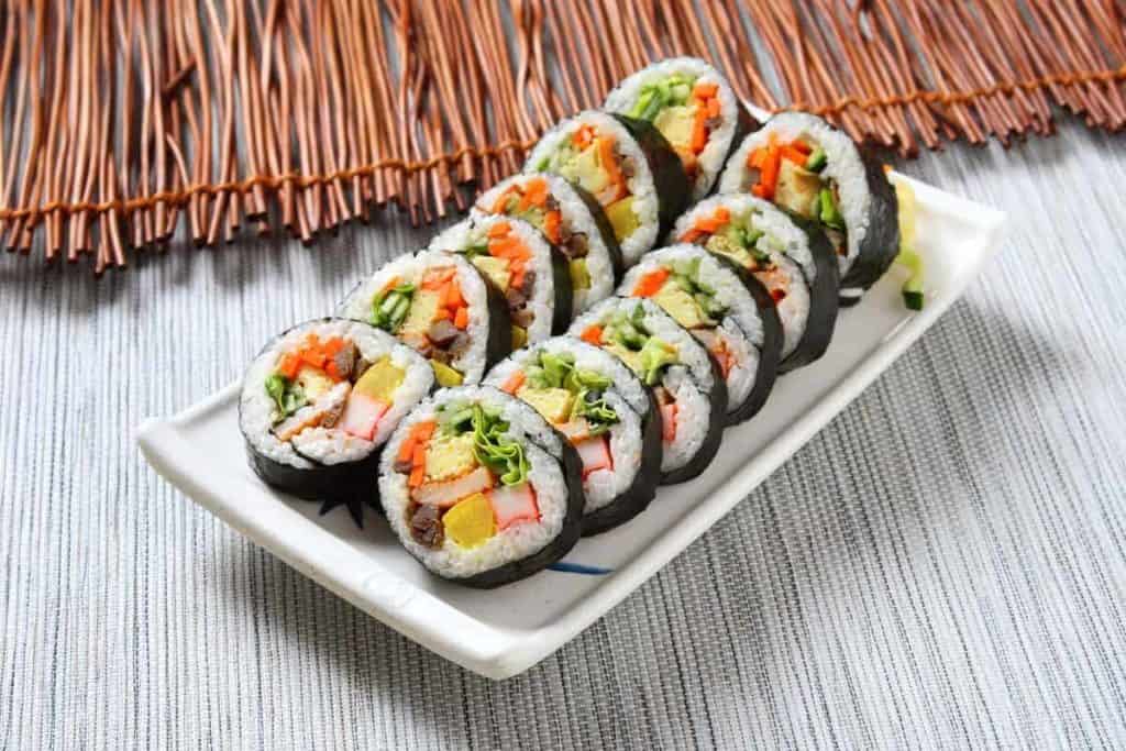 Kimbap - cơm cuộn quốc dân