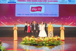 Hey Yo Foods Cột Mốc Vàng Đánh Dấu Thương Hiệu: 3 Năm Liền Vinh Danh Top 10 Thương Hiệu Hàng Đầu Việt Nam