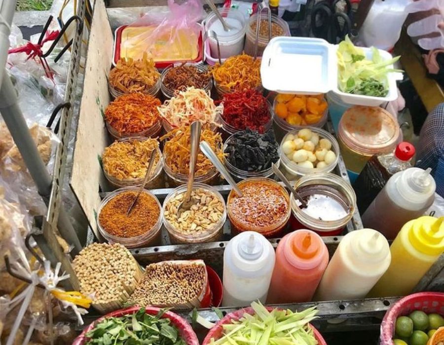 bánh tráng trộn đồ ăn vặt cho học sinh