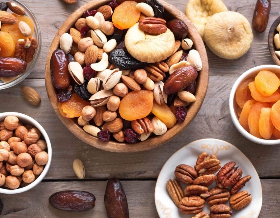 Đồ ăn vặt hạt và quả khô giảm cân