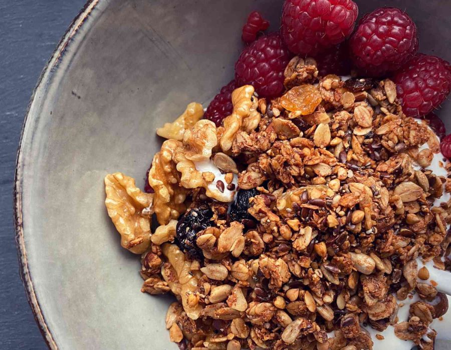 Sữa chua hy lạp và granola tự làm đồ ăn vặt giảm cân 