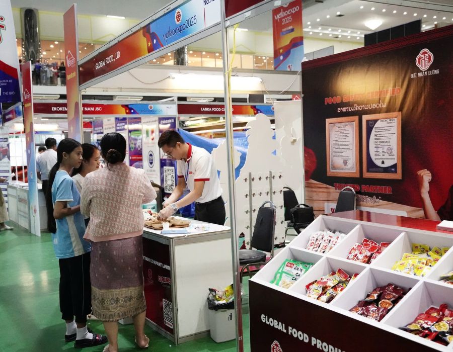 trải nghiệm mua sắm tại gian hàng