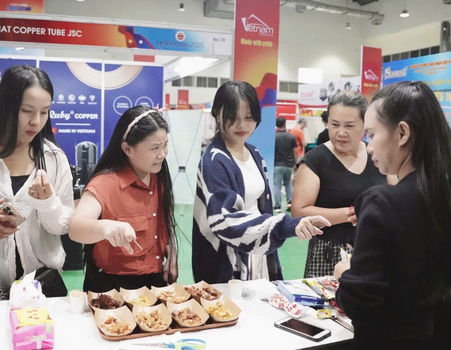 Trải nghiệm sản phẩm tại VIETLAO EXPO 2025