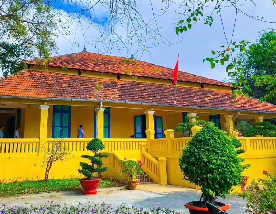 Tham quan Dinh Chúa Đảo