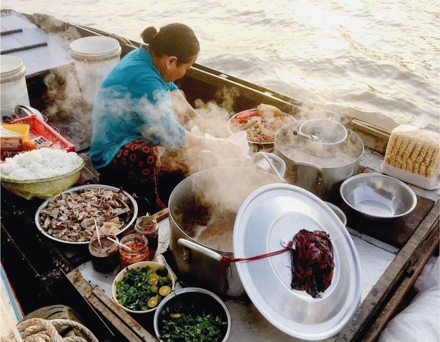 ăn sáng trên ghe tại Chợ Nổi Cái Răng